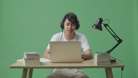student enjoying online learning session