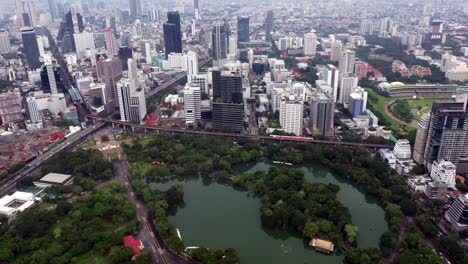 vista aérea de la ciudad de bangkok y los rascacielos