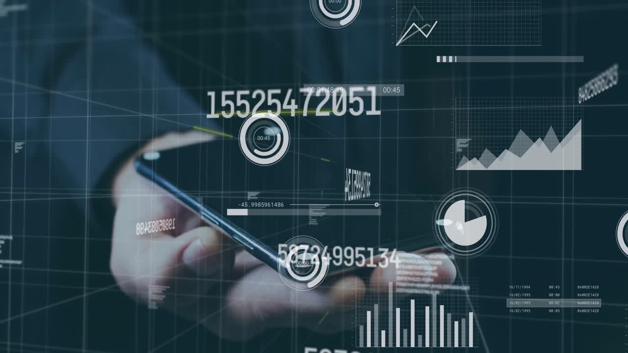 animación del procesamiento de datos informáticos sobre el hombre utilizando una tableta