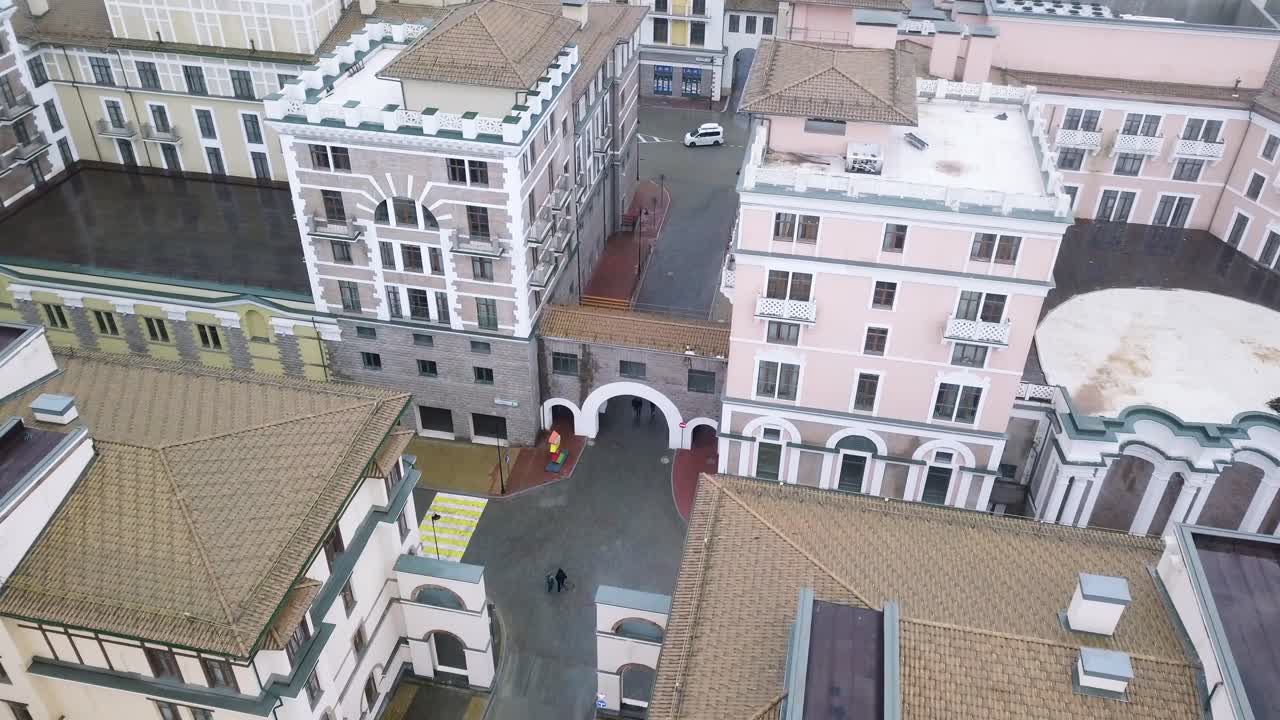 유럽 의 한 고풍스러운 도시 의 공중 에서 볼 수 있는 모습