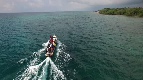 Some-fishermen-going-to-cath-fishes