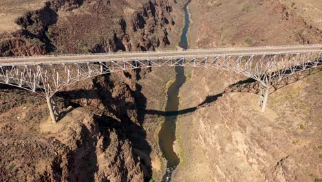 drohnenvideo über die rio-grande-schlucht-brücke