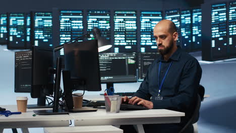 programador que protege las supercomputadoras contra el acceso no autorizado