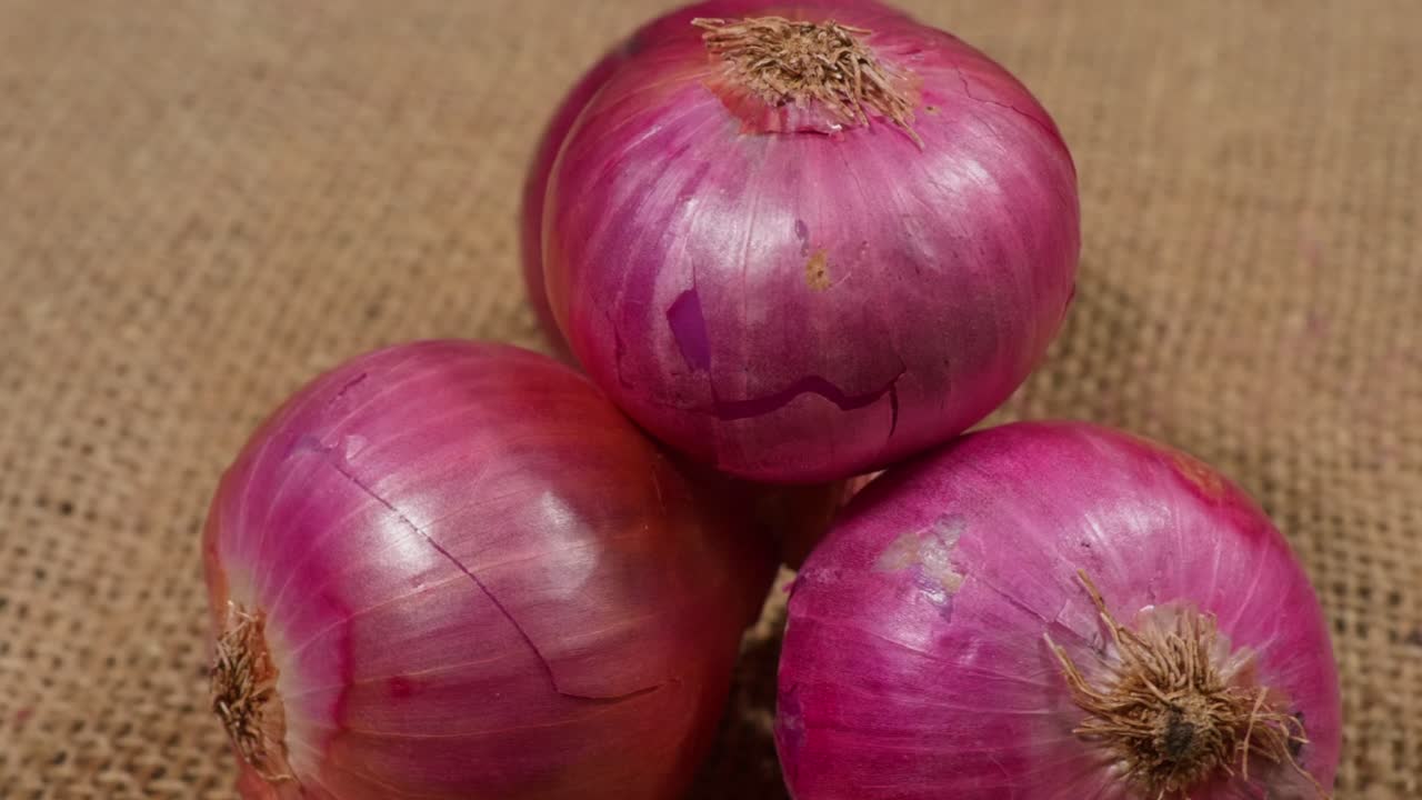 jute gunny cloth with Fresh red onions. internal shot, parallax shot, 4k.