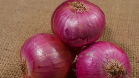 jute gunny cloth with fresh red onions. internal shot, parallax shot, 4k.