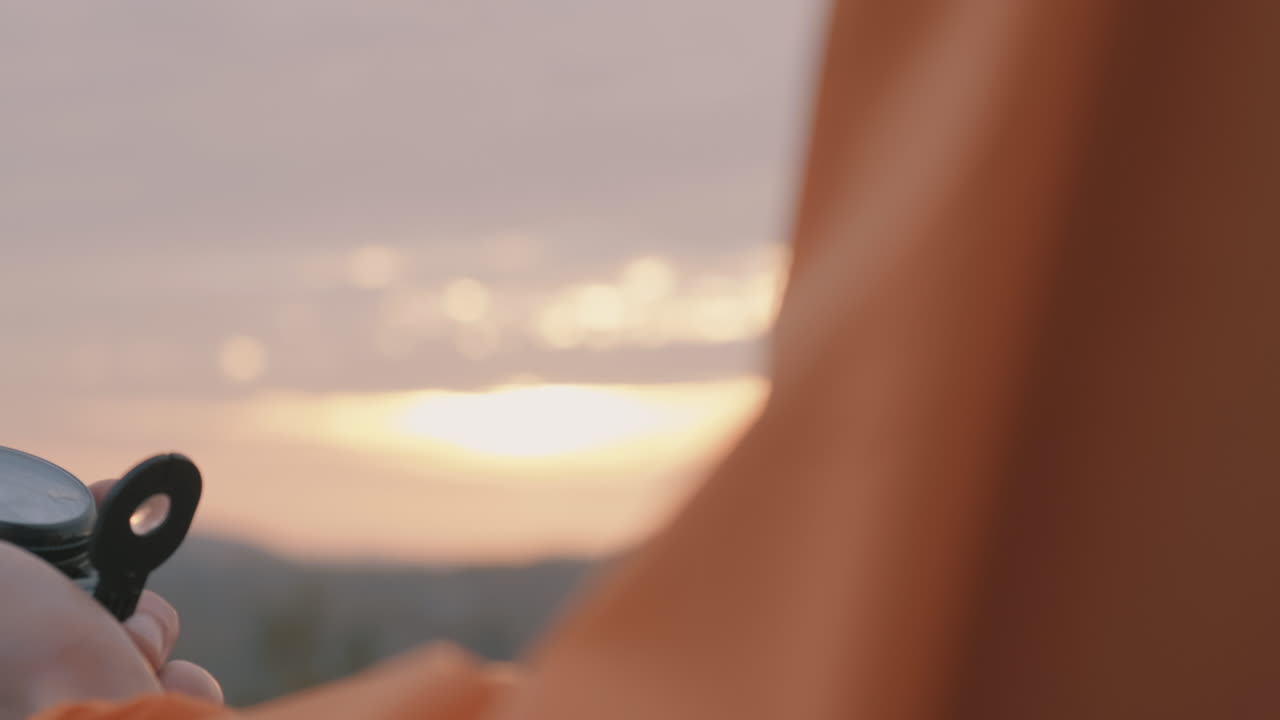 компас крупным планом