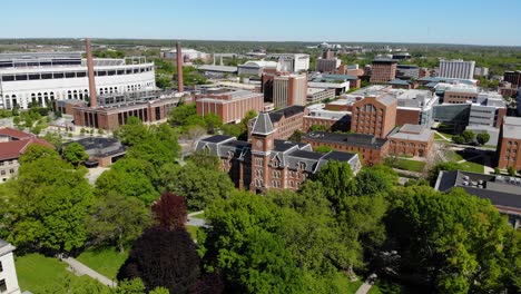 Campus-De-La-Universidad-Estatal-De-Ohio-Y-óvalo-Con-Salón-Universitario-Y-Biblioteca-Thompson