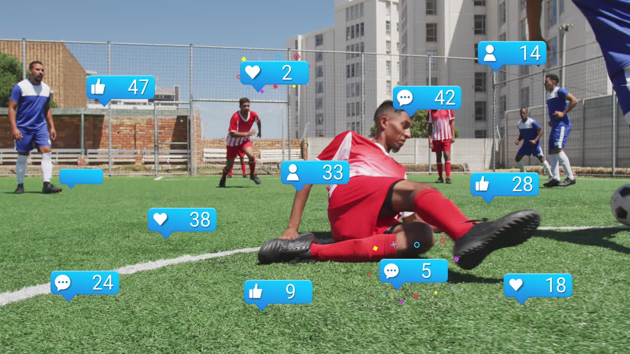 animación del procesamiento de datos de las redes sociales sobre diversos futbolistas en el campo