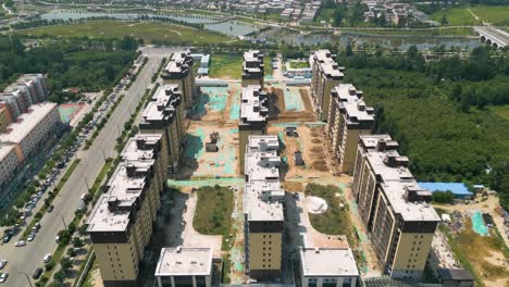 sitio de construcción aéreo con apartamentos, paisaje urbano en constante evolución en huayin, una ciudad ubicada en el corazón de la provincia de shaanxi, china