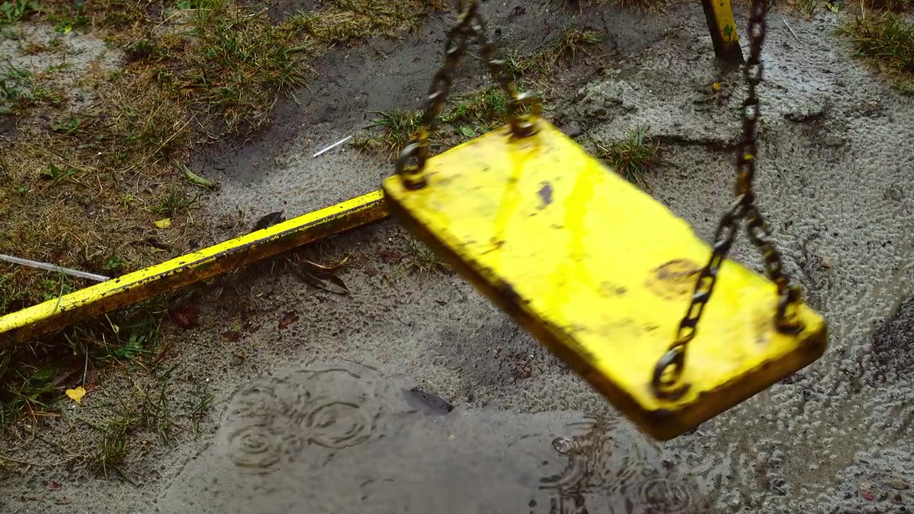 Schaukeln im Regen
