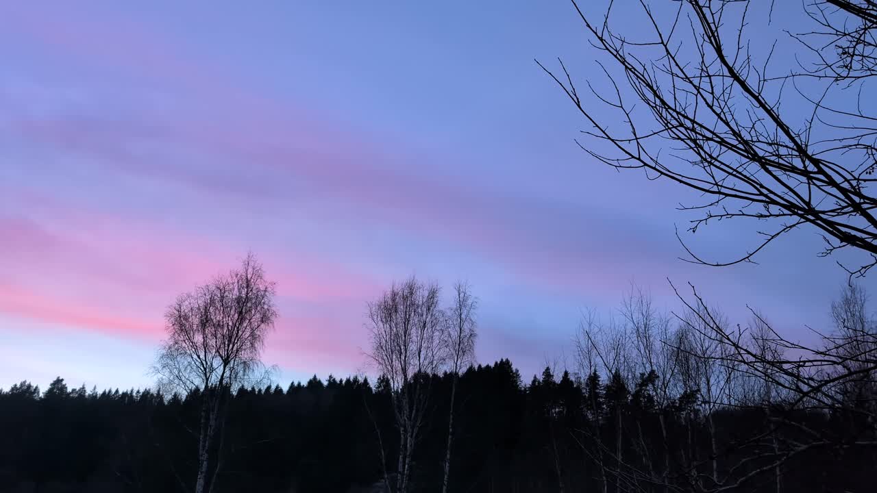 Rød himmel ved solnedgang i Munkedal, Sverige 4K