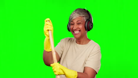 música, pantalla verde y mujer de limpieza baile