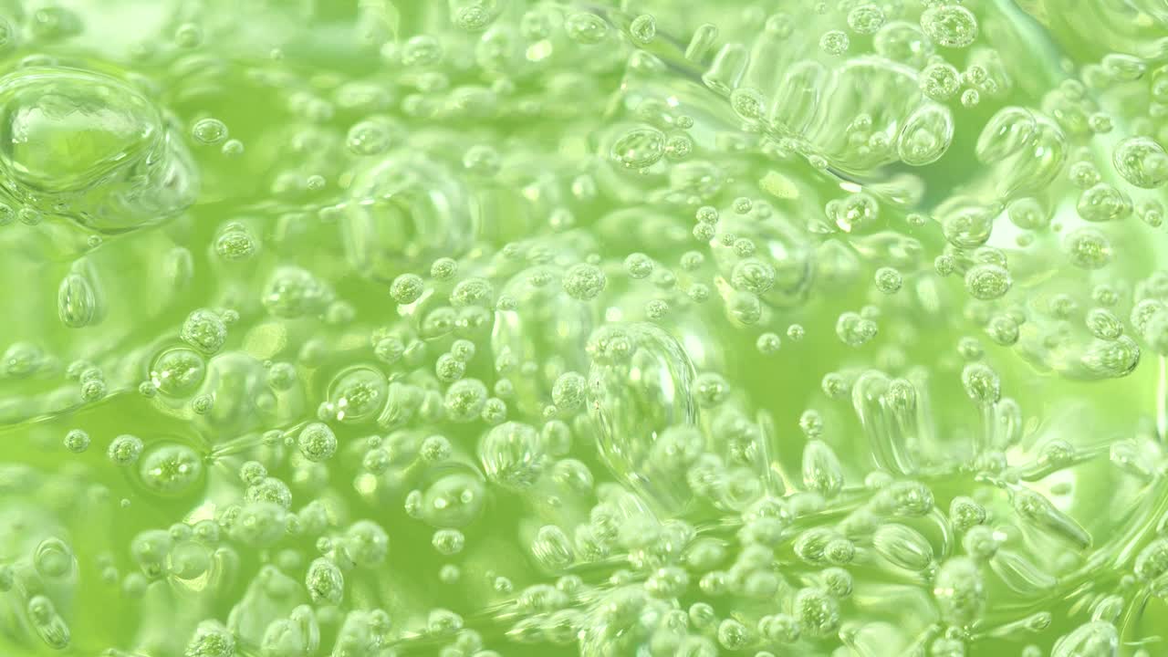 녹색 알로에 베라 화장품 세럼 아름다움 젤 텍스처, 투명 액체, 손 소독제, 매크로 항 노화 얼굴 마스크, 눈 피부 관리 메이크업 크림 배경, 공기 거품.