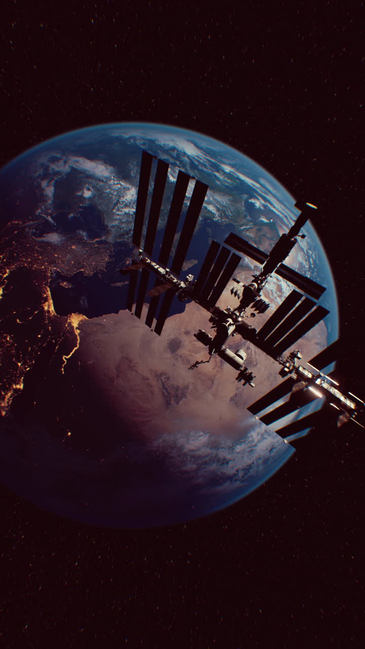 la estación espacial internacional orbita alrededor de la tierra por la noche.