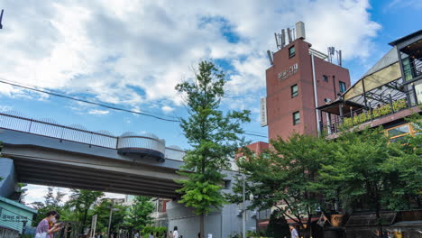 Timelapse-of-a-cloudy-afternoon-in-Sinchon,-Seoul,-South-Korea