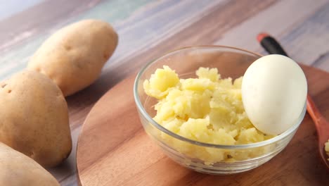 puré de patatas con huevo