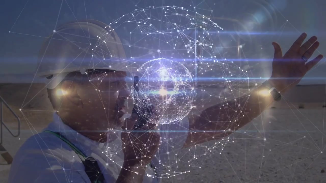 Terénní technik mluví do vysílačky a ukazuje, hologram pulzuje nad trupem a navádí energetickou práci.
