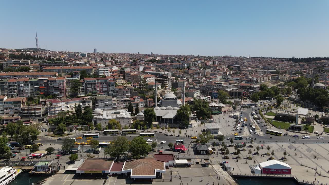 Moschea, veduta aerea della città con drone