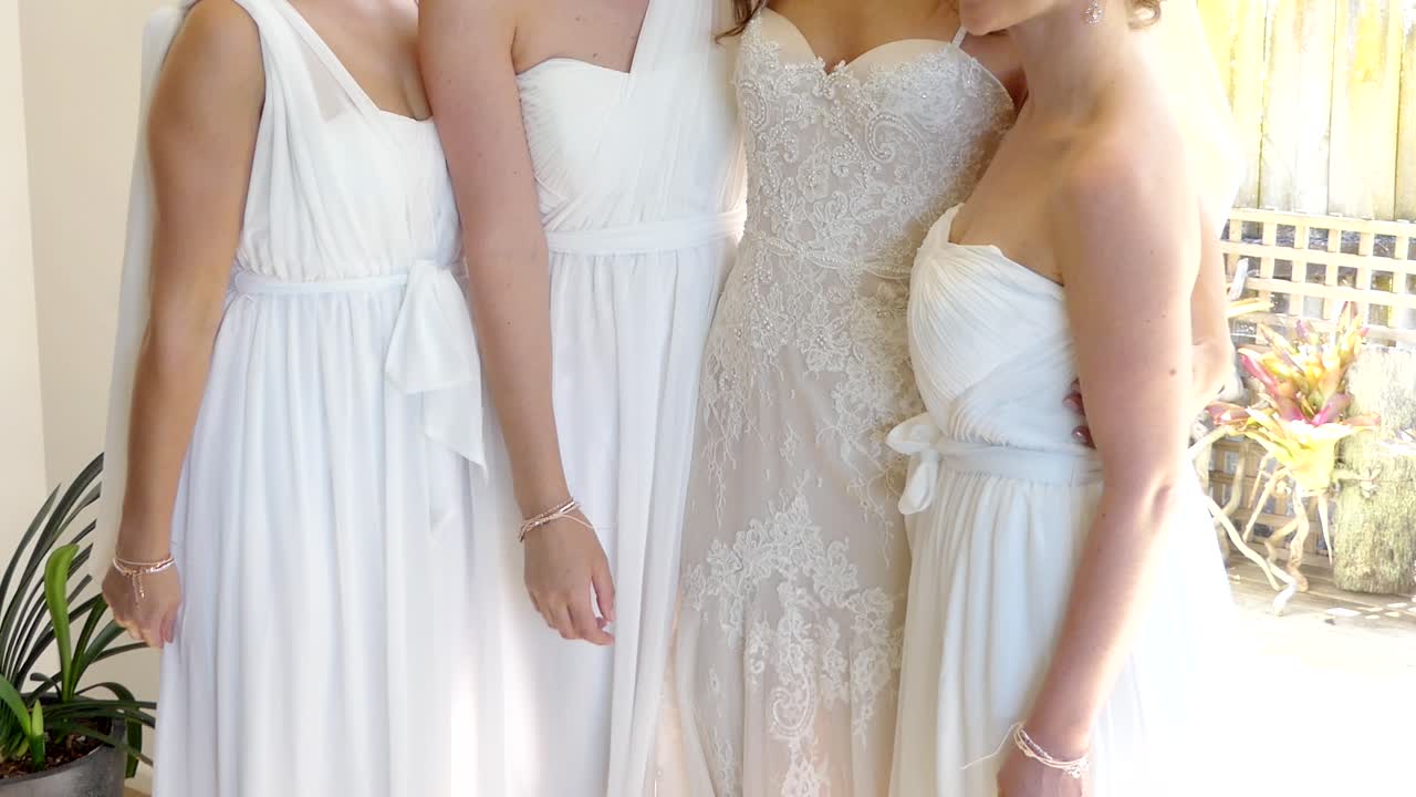 신부의 와이드 샷 - 들러리 웨딩 드레스
