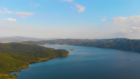 Looking-the-horizon-and-flying-over-a-lake-to-turn-around-towards-the-land-view