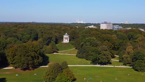 Spectacular-aerial-top-view-flight-Monopteros-pavilion
English-Garden-Munich-Germany-Bavarian,-summer-sunny-blue-sky-day-23