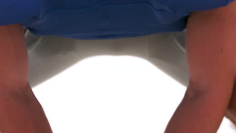 jugador de fútbol americano comenzando un juego de fútbol