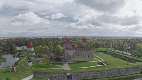 Establecimiento-De-Una-Vista-Aérea-De-Un-Castillo-Fortaleza-Medieval