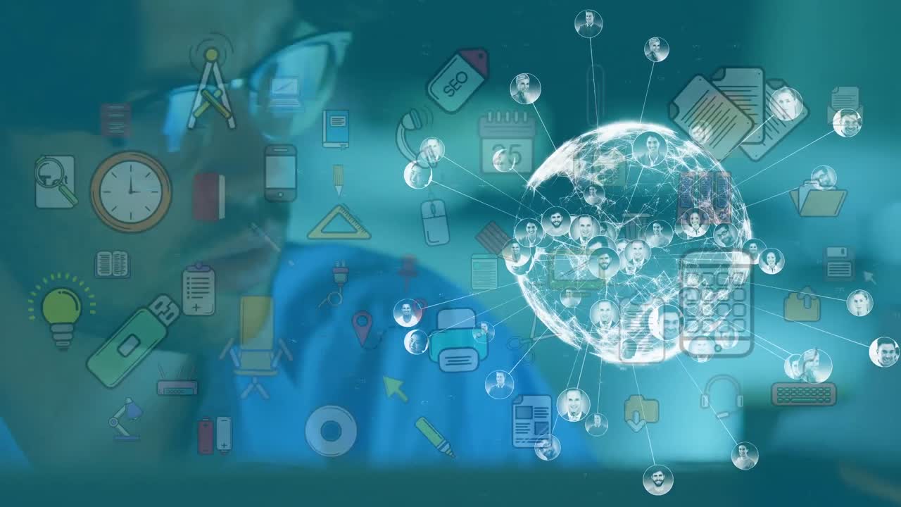 연결 네트워크와 미디어 아이콘의 애니메이션 컴퓨터를 사용하여 책상에서 사업가 이상