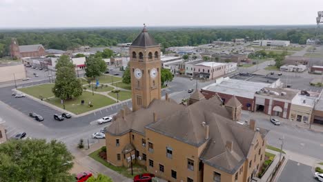 Tuskegee,-Alabama-downtown-and-Macon-County,-Alabama-courthouse-with-drone-video-moving-in-a-circle