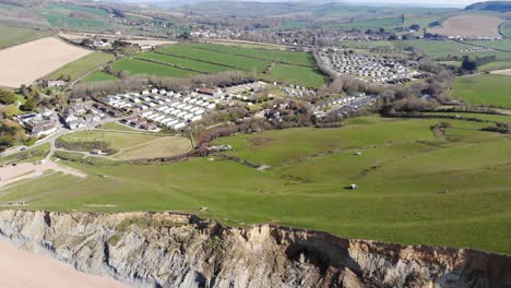 Vista-Aérea-De-La-Aldea-Costera-De-Seatown-En-Dorset-Cerca-De-La-Costa-Jurásica