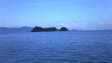 從海邊看著海,島<unk>和天空