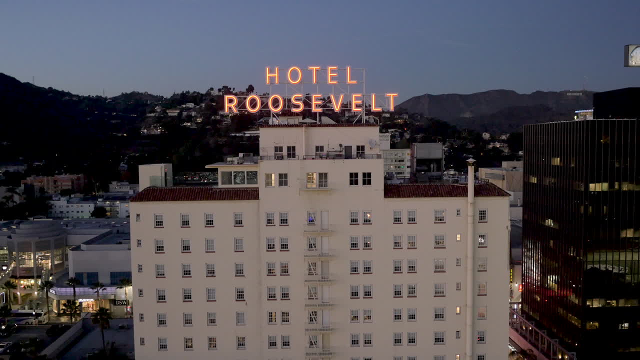 Hotel Roosevelt in Hollywood at night
