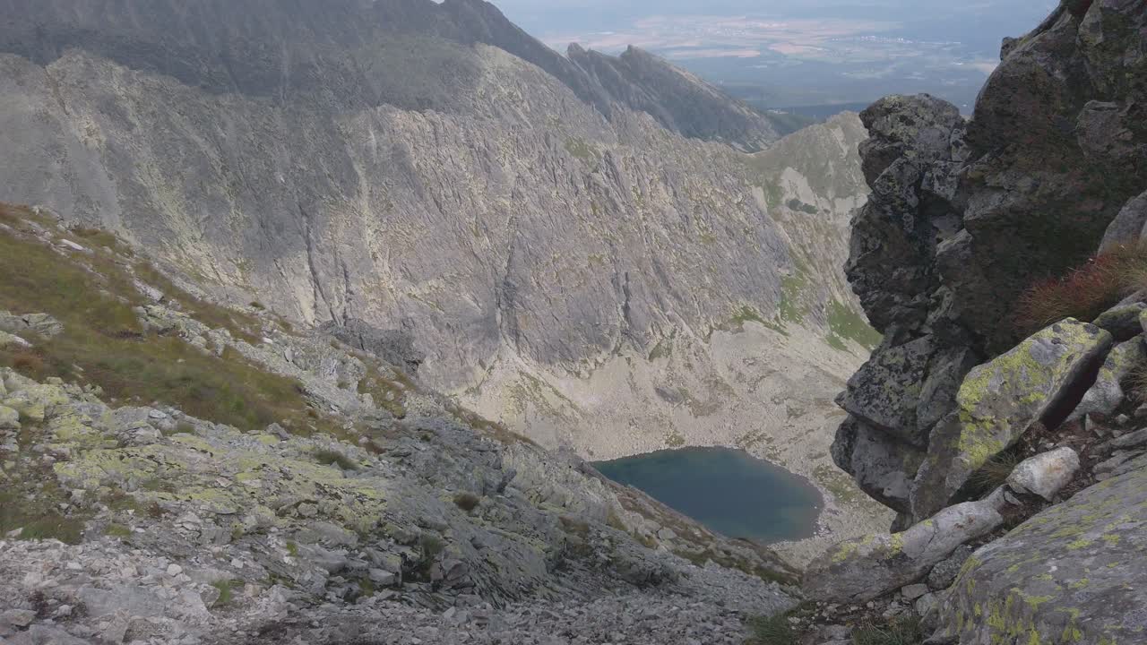 슬로바키아의 크리반 산 근처 산 호수의 멋진 전망 - 공중 촬영