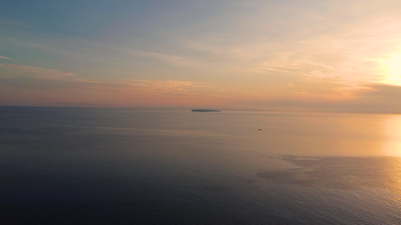 바다 위의 놀라운 일몰