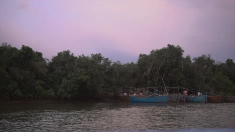 The-fishermen's-boats-are-anchored-on-the-river-bank-in-India---Bioats-are-being-built-on-the-bank-river