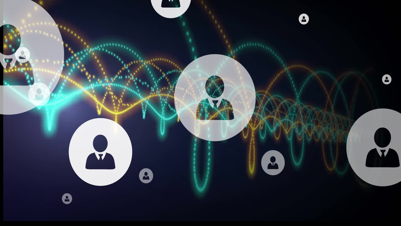 Animazione di elaborazione dati digitali su rete di icone di persone, su sfondo nero.
