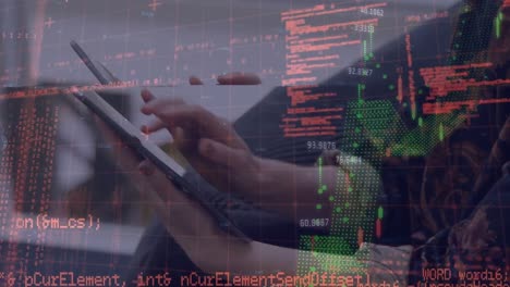animación del procesamiento de datos financieros sobre una mujer caucásica usando una tableta