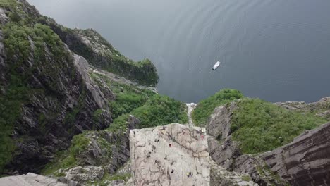 挪威著名的普雷克斯托伦 (preikestolen) 的鸟瞰景色