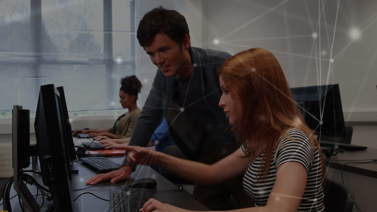 animación de la red de conexiones sobre niños y niñas diversos que usan computadora y estudian en la universidad