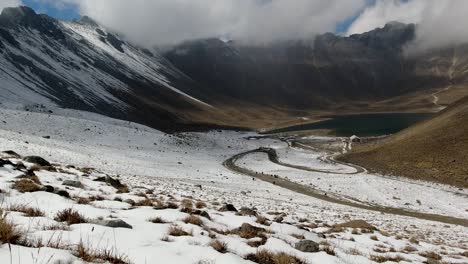 Un-Timelapse-De-Un-Lago-De-Cráter-Volcánico-En-El-Parque-Nacional-Nevado-De-Toluca-En-México