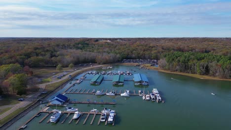 Aerial-orbit-of-the-marina-at-Paris-Landing-located-in-Paris,-Tennessee