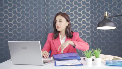 Young-business-woman-closing-the-file-in-anger.