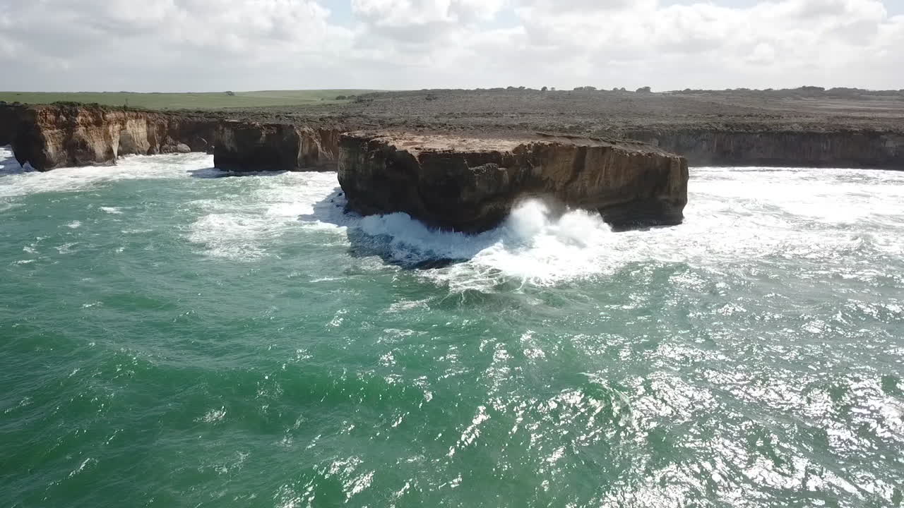 AERIAL RISING REVERSE 50fps SLOMO - Waves pound the Australian coastline