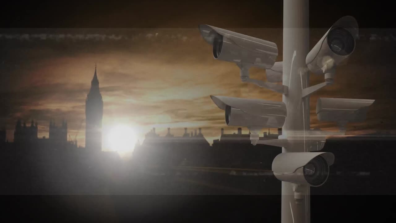 Animazione di telecamere a circuito chiuso in movimento su un paesaggio urbano al tramonto sullo sfondo.
