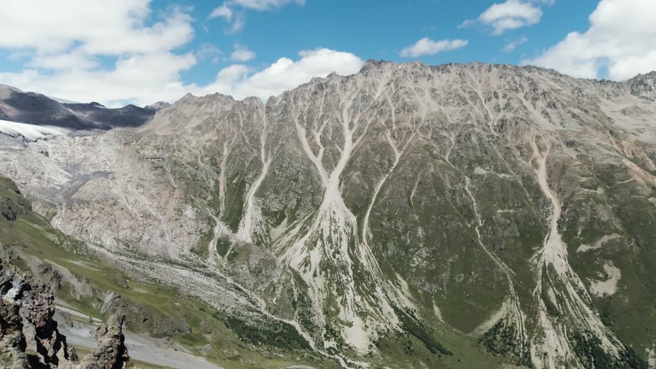 빙하의 특징을 가진 알프스 산악 풍경