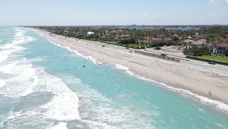 Glorious-coastal-properties-in-Palm-Beach,-Florida-from-drone