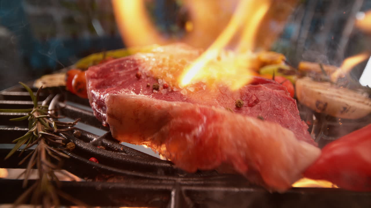 채소와 함께 그릴 스테이크