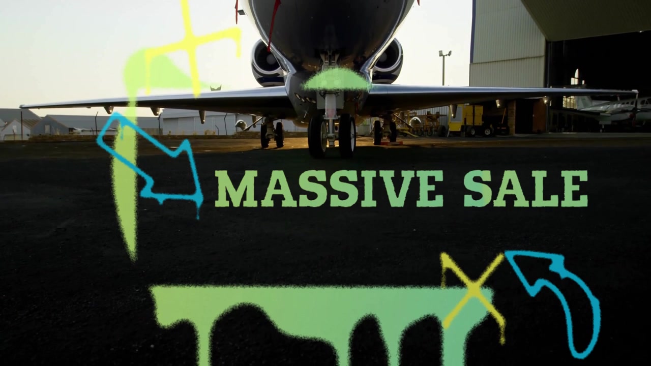 Aereo sulla pista con la scritta 'Massive Sale' e animazione di graffiti colorati.