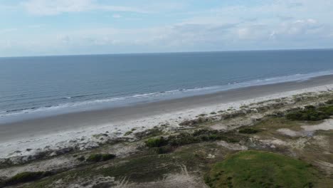 Ocean-in-Kiawah,-SC-in-midday