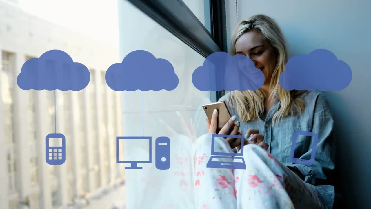animación de nubes e iconos digitales sobre una mujer usando un teléfono inteligente